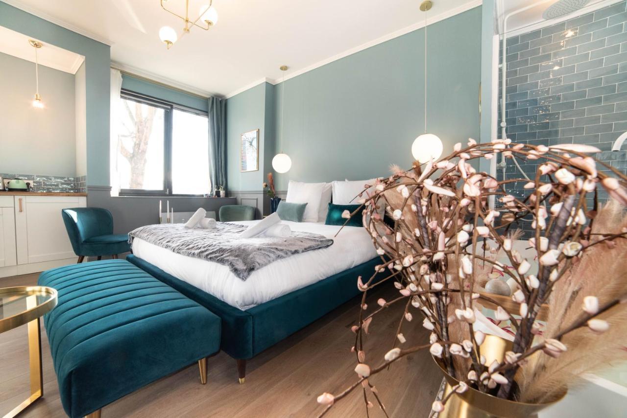 The Parisian Blue Eiffel Tower Apartment Exterior foto