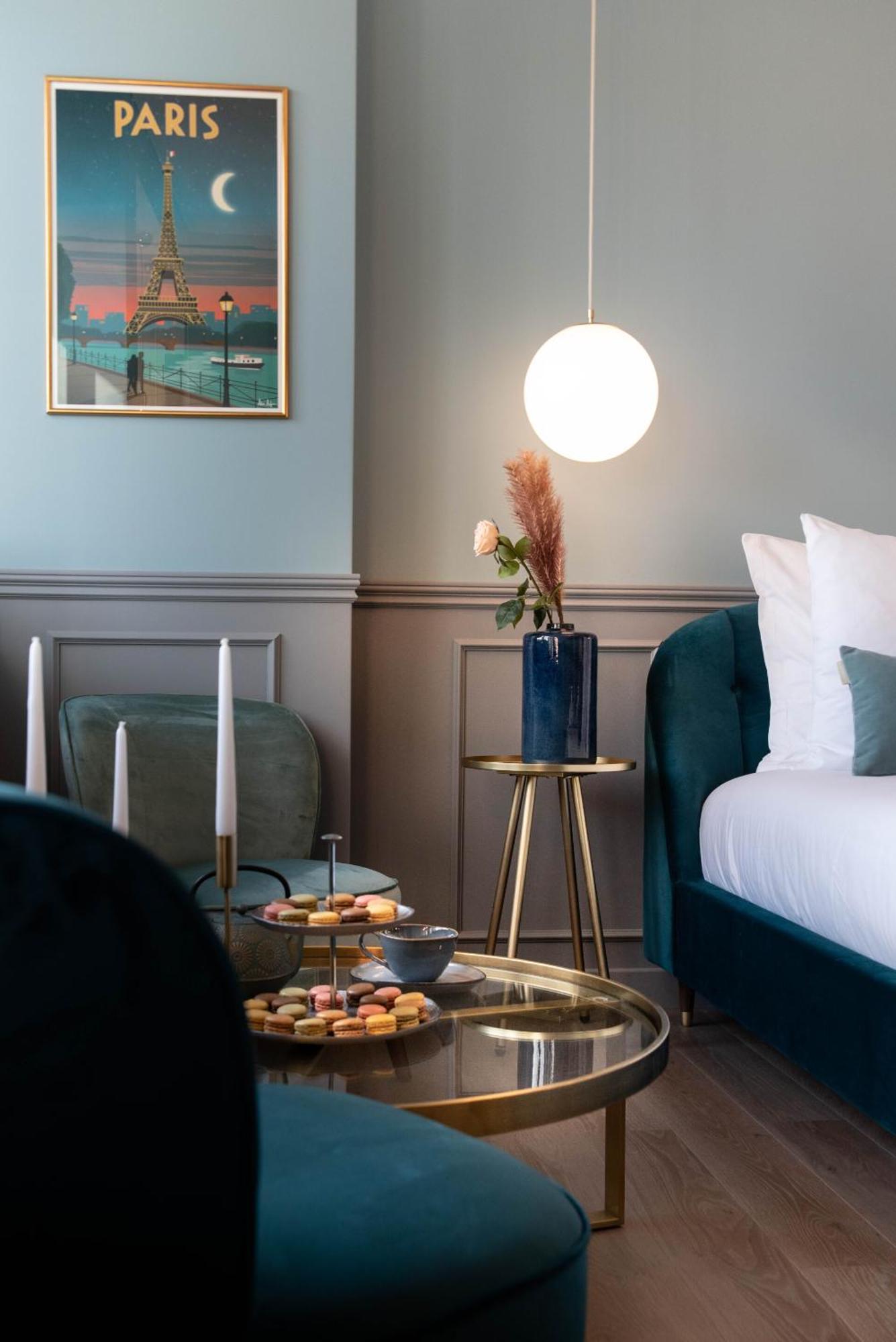 The Parisian Blue Eiffel Tower Apartment Exterior foto